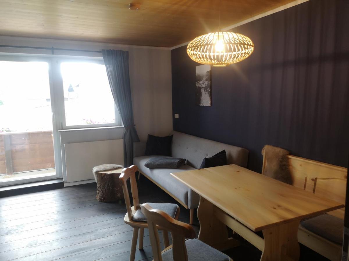 Ferienwohnungen Haus Almrausch mit Brötchenservice Bichlbach Exterior foto