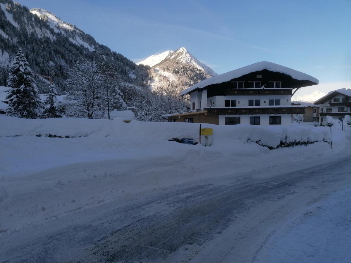Ferienwohnungen Haus Almrausch mit Brötchenservice Bichlbach Exterior foto